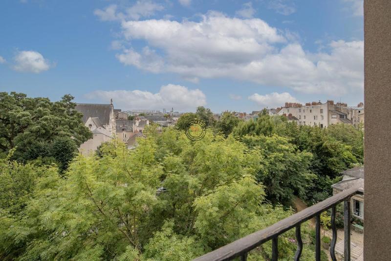 Appartement - 239 m² - 8 pièces