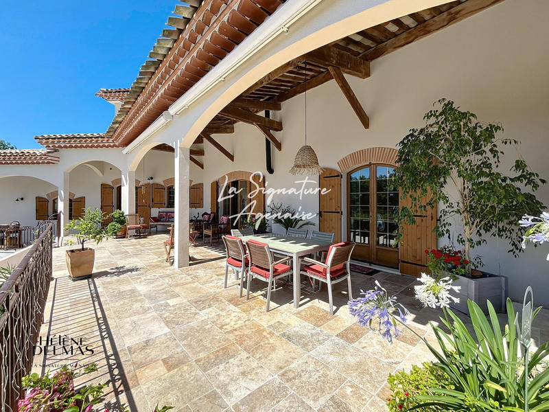 Maison - 520 m² - 8 pièces