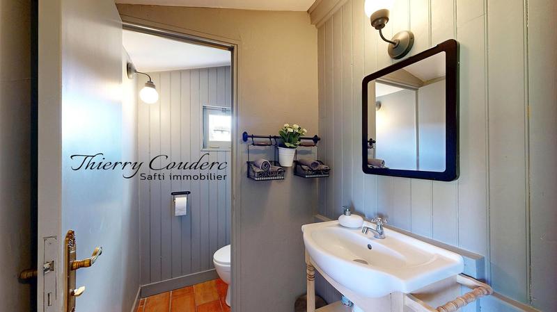 Maison - 319 m² - 12 pièces