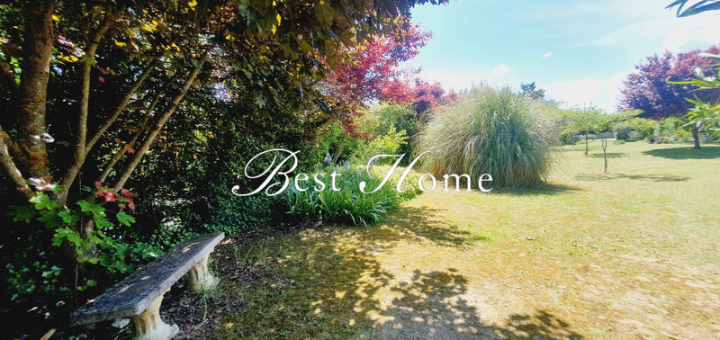 Maison - 230 m² - 8 pièces