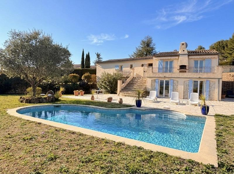 Villa - 218 m² - 8 pièces