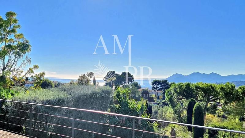 Propriété - 525 m² - 8 pièces