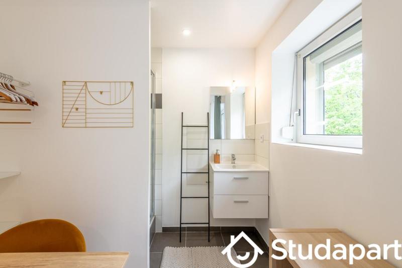 Chambre - 11 m² - 1 pièce