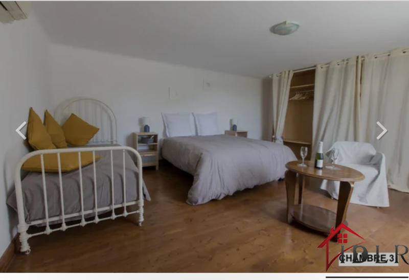 Propriété - 245 m² - 10 pièces