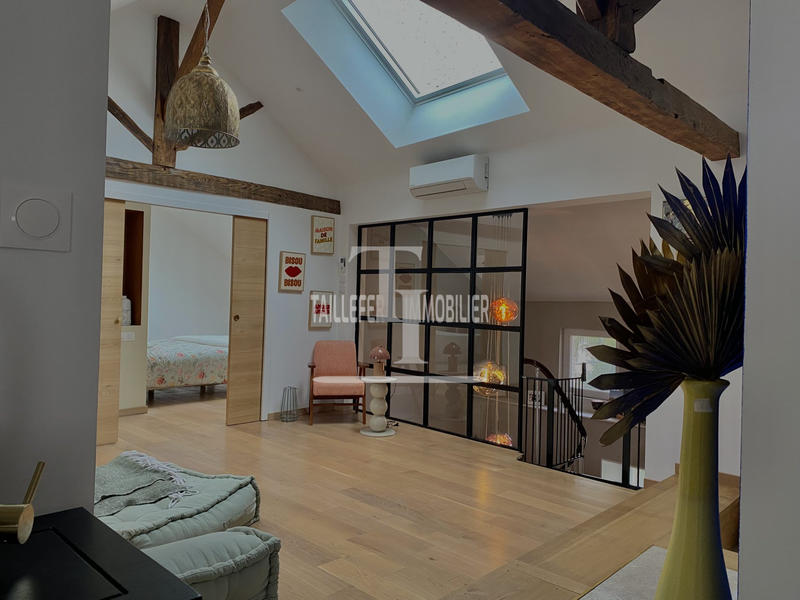 Maison - 250 m² - 6 pièces