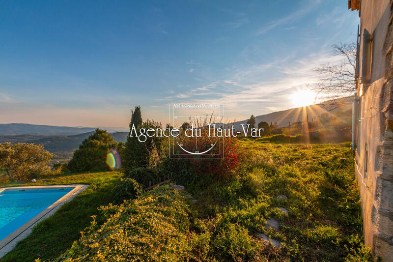 Mas - 230 m² - 1 pièce