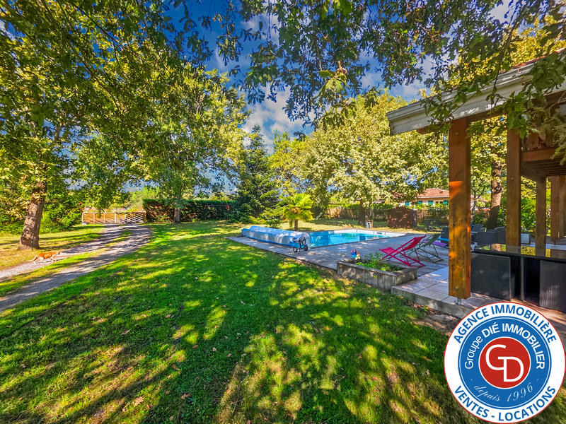 Maison - 184 m² - 8 pièces