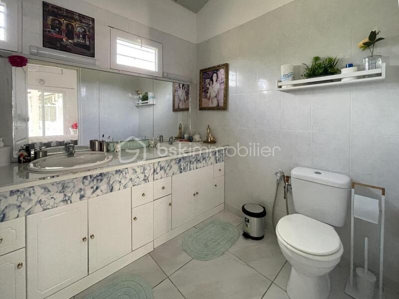 Propriété - 250 m² - 5 pièces