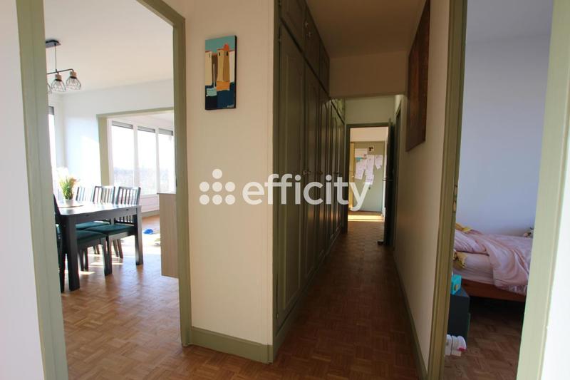 Appartement - 93 m² - 5 pièces