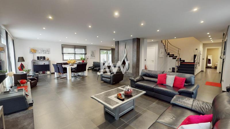 Maison - 309 m² - 10 pièces