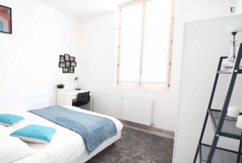 Chambre - 9 m² - 7 pièces