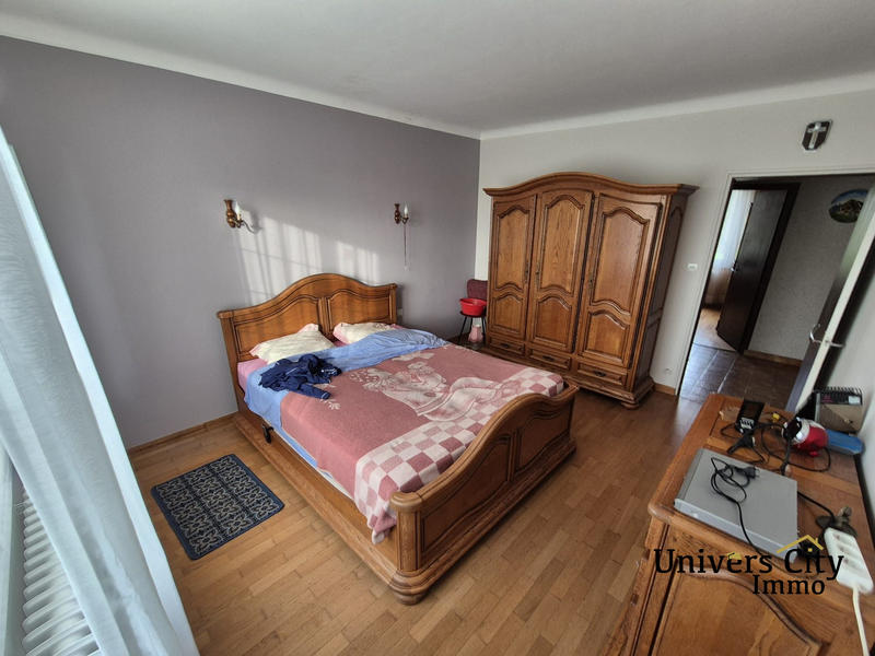 Maison traditionnelle - 193 m² - 7 pièces