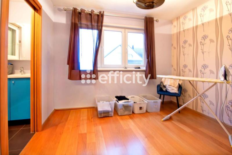 Maison - 214 m² - 8 pièces