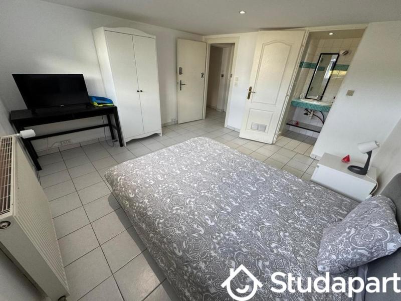 Chambre - 11 m² - 1 pièce