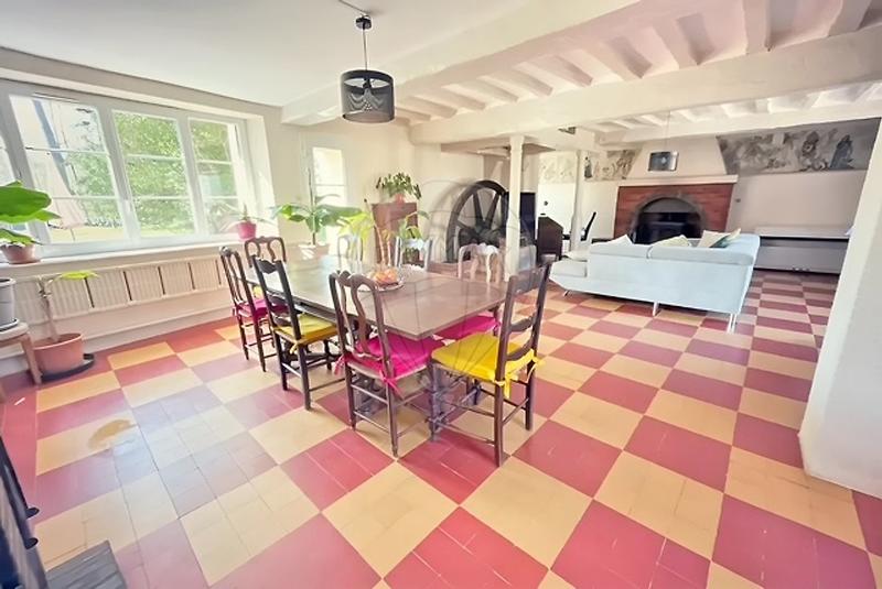 Maison - 242 m² - 6 pièces