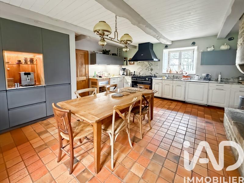 Maison - 320 m² - 12 pièces