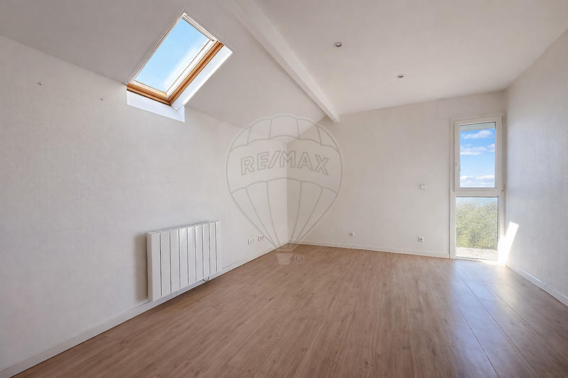 Local commercial - 85 m² - 4 pièces