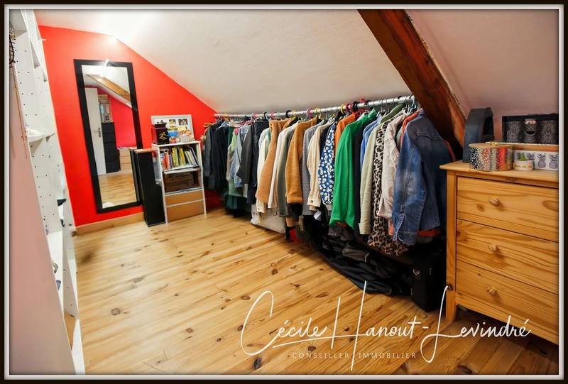 Maison - 202 m² - 9 pièces