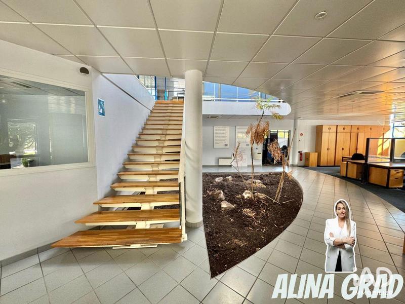 Bureau - 867 m²