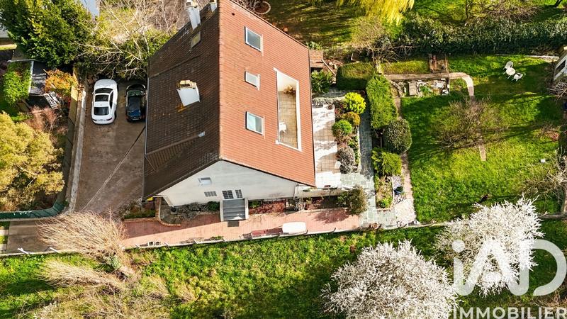 Maison - 200 m² - 8 pièces