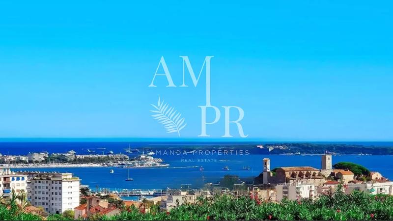 Villa - 270 m² - 8 pièces