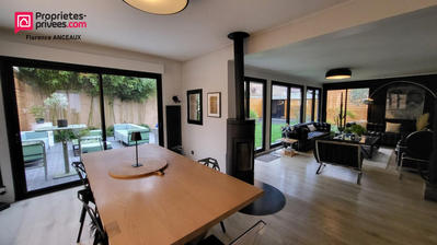 Maison - 305 m² - 10 pièces