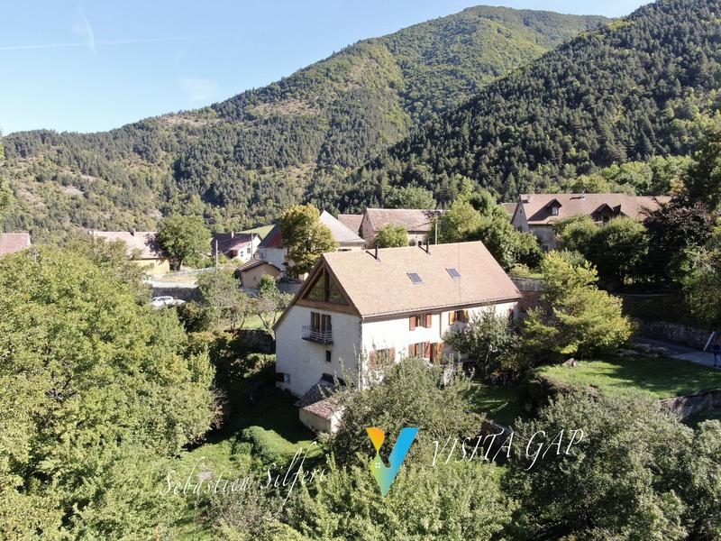 Maison - 223 m² - 12 pièces