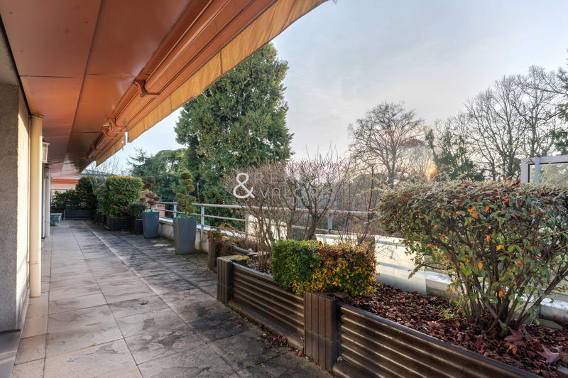 Appartement - 240 m² - 7 pièces