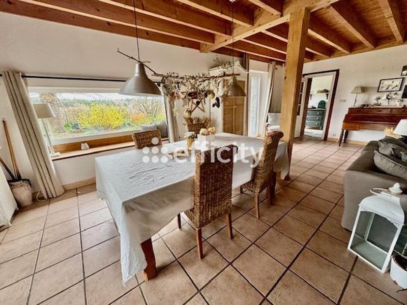 Maison - 250 m² - 8 pièces