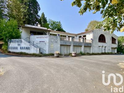 Maison - 620 m² - 8 pièces