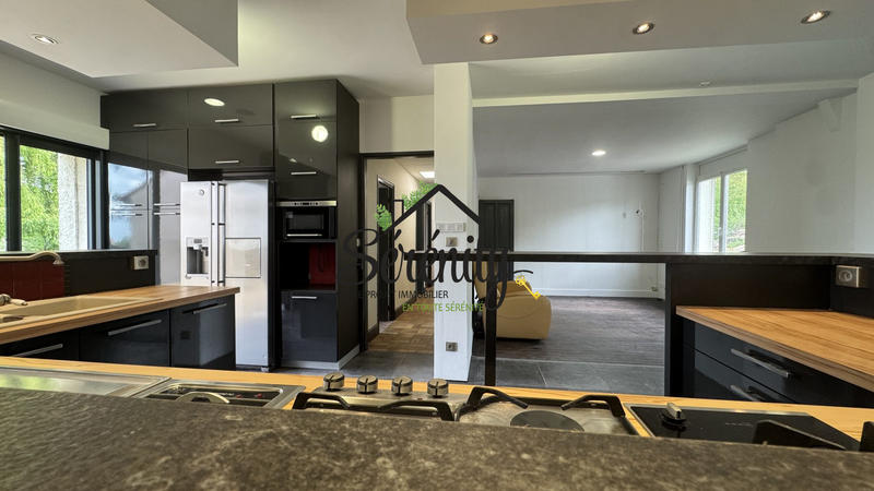 Maison - 169 m² - 8 pièces