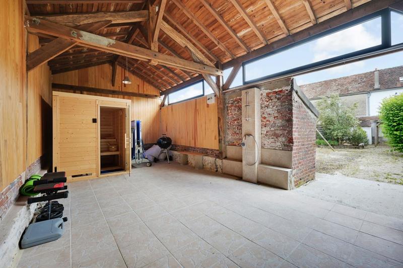 Maison - 350 m² - 7 pièces