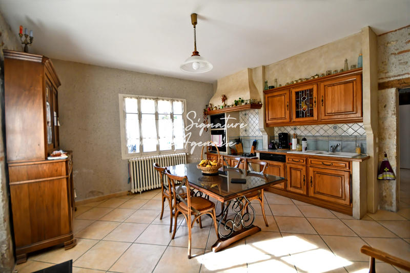 Maison - 341 m² - 16 pièces