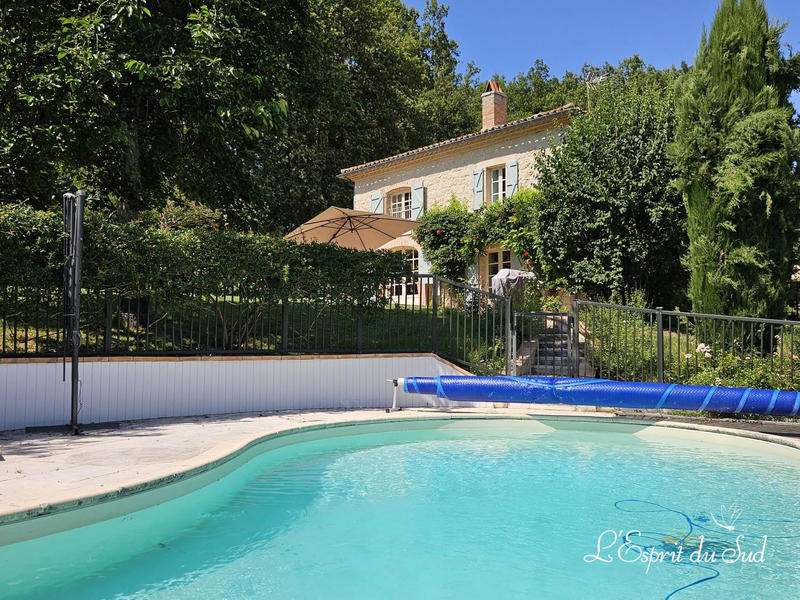 Maison - 251 m² - 9 pièces