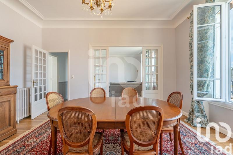 Maison - 248 m² - 9 pièces