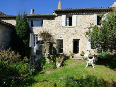 Maison de village - 380 m² - 14 pièces