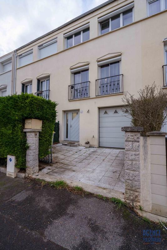 Maison - 92 m² - 5 pièces