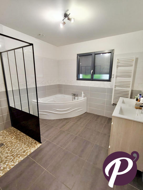 Maison contemporaine - 166 m² - 7 pièces