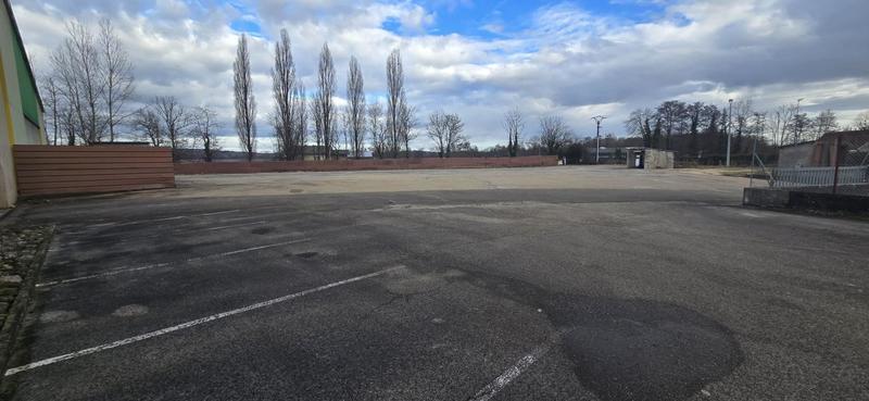 Local commercial - 900 m² - 14 pièces