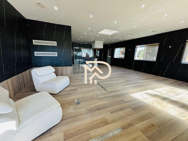 Local d'activités - 309 m²