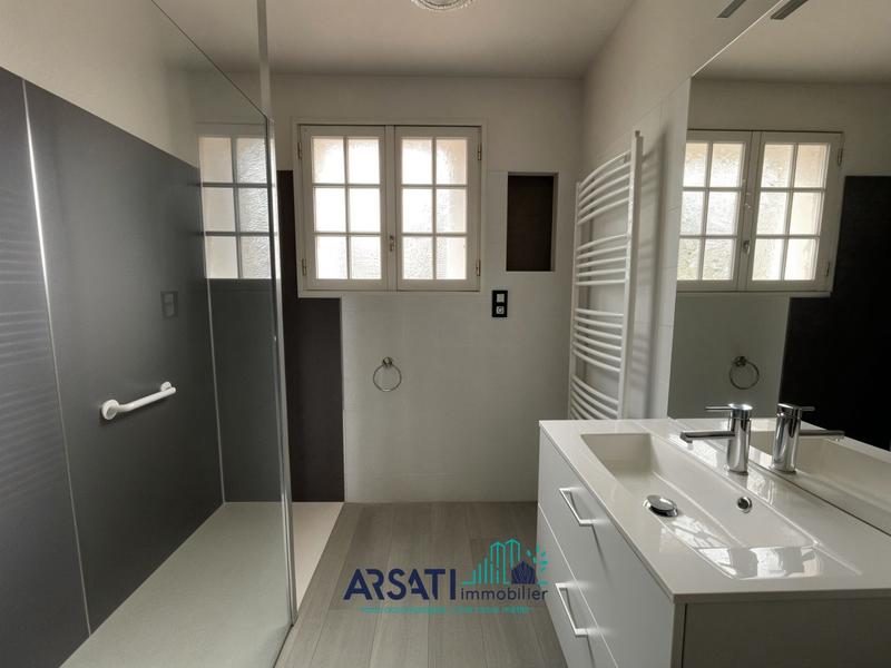 Maison traditionnelle - 143 m² - 6 pièces