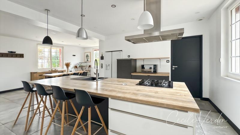 Maison - 160 m² - 8 pièces