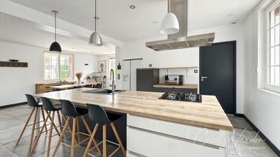 Maison - 160 m² - 8 pièces