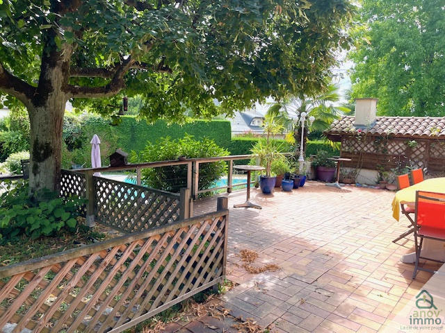 Propriété - 301 m² - 9 pièces