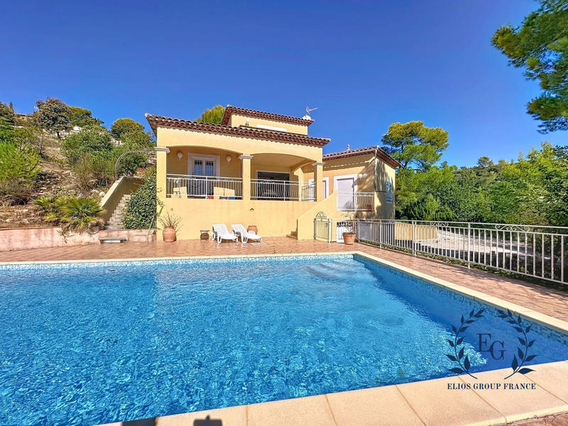 Maison traditionnelle - 180 m² - 7 pièces