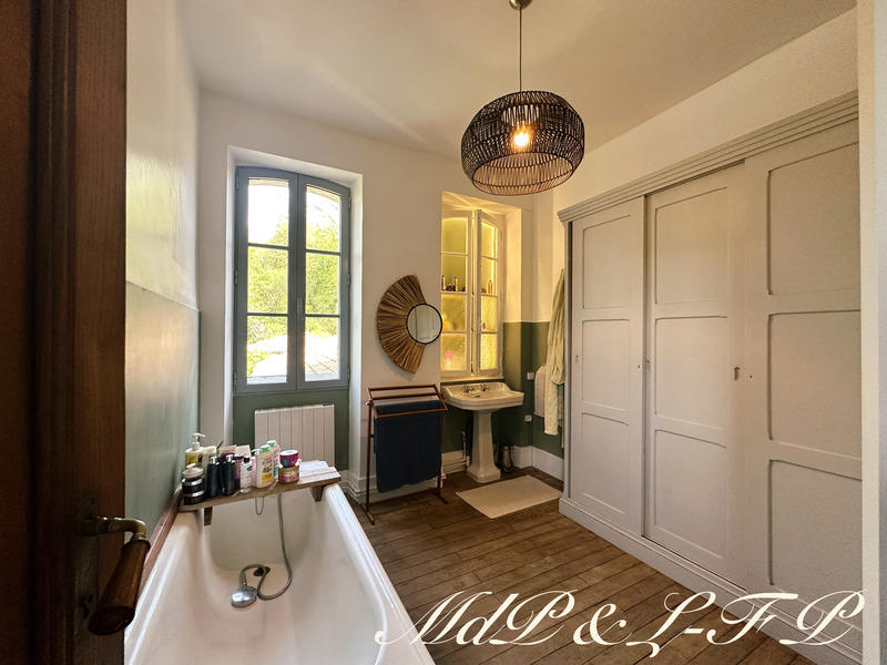 Maison - 262 m² - 7 pièces