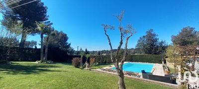 Maison - 215 m² - 5 pièces