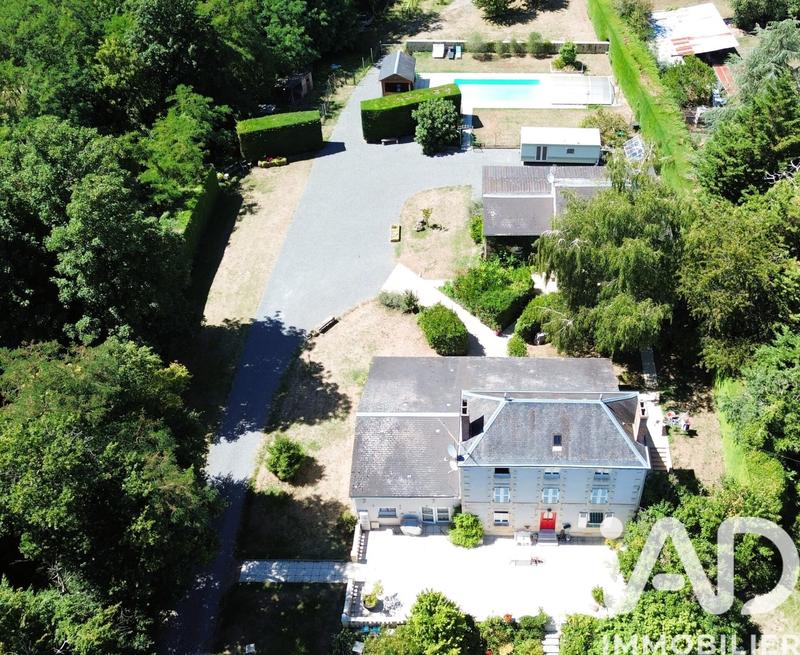 Maison - 220 m² - 9 pièces