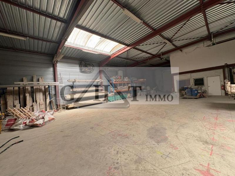Entrepôt - 945 m²