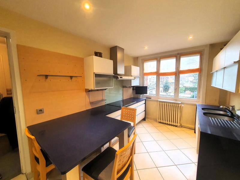 Maison - 230 m² - 11 pièces